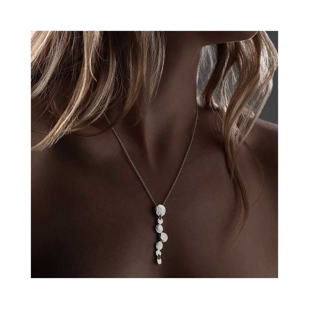 Collier artisanal en argent 925 avec pendentif long et chaîne élégante pour femme, fait main à yverdon en Suisse
