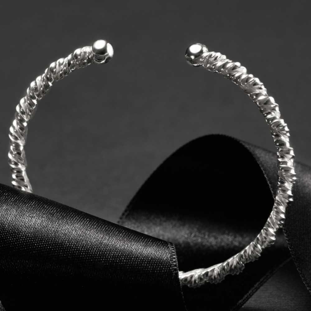 bracelet jonc pour femme, fait main à yverdon en Suisse, bijoux artisanaux