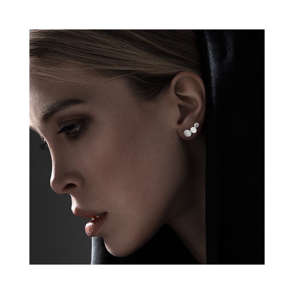 Boucles d'oreilles grimpantes en argent 925 pour femme de la collection Aphaïa façonnée à la main à Yverdon en Suisse