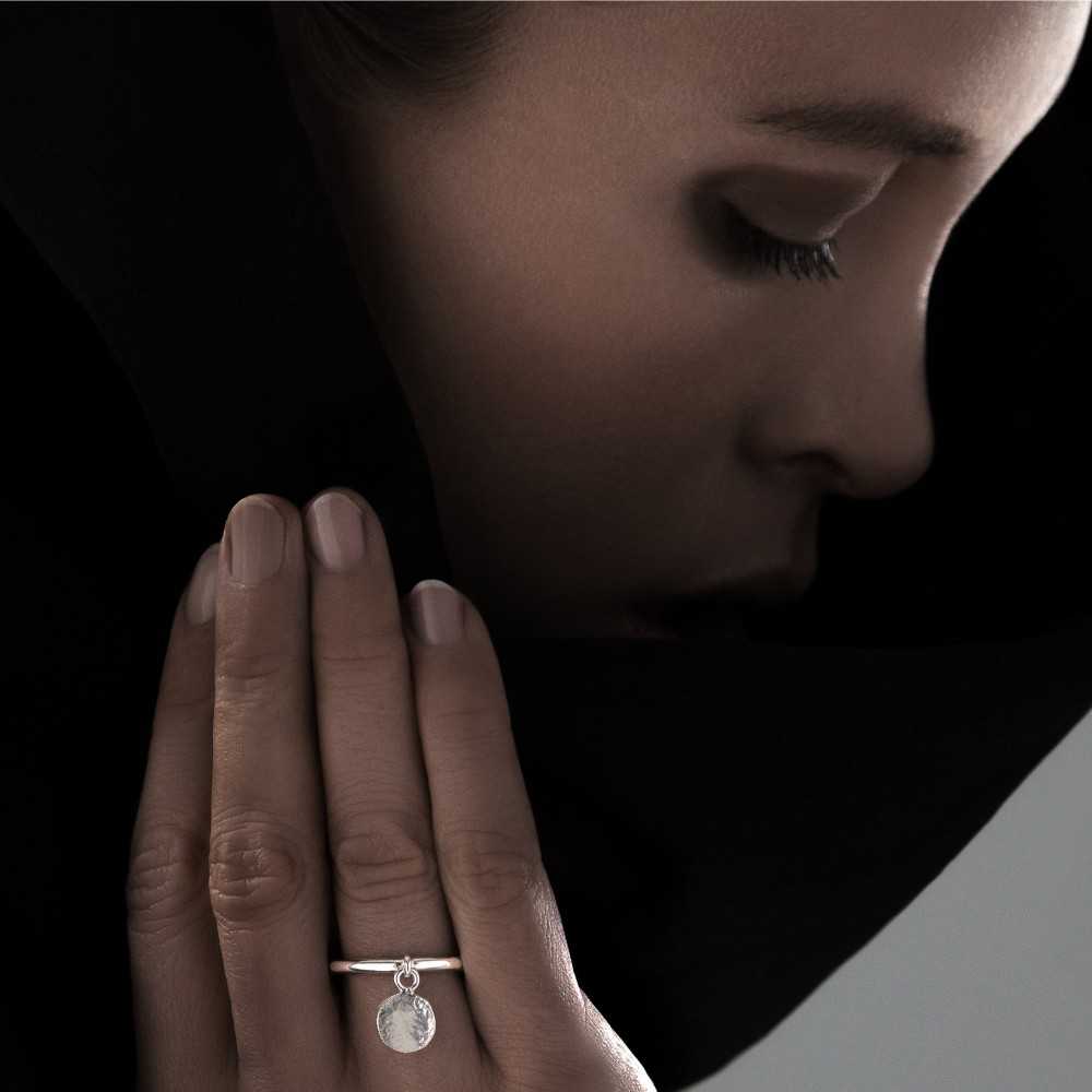 Bague pampille organique artisanale pour femme de l'atelier-boutique Alissia Müller Bijoux