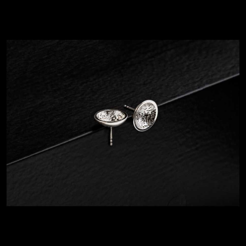 Clous d'oreilles en argent 925, collection Moon, bijoux artisanales fait main à Yverdon en Suisse