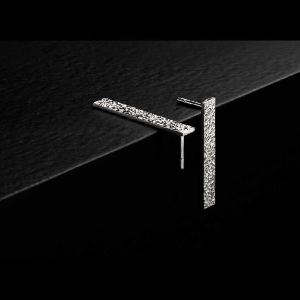 Boucles d'oreilles minimalistes en argent 925 fait main à Yverdon en Suisse, bijoux à offrir