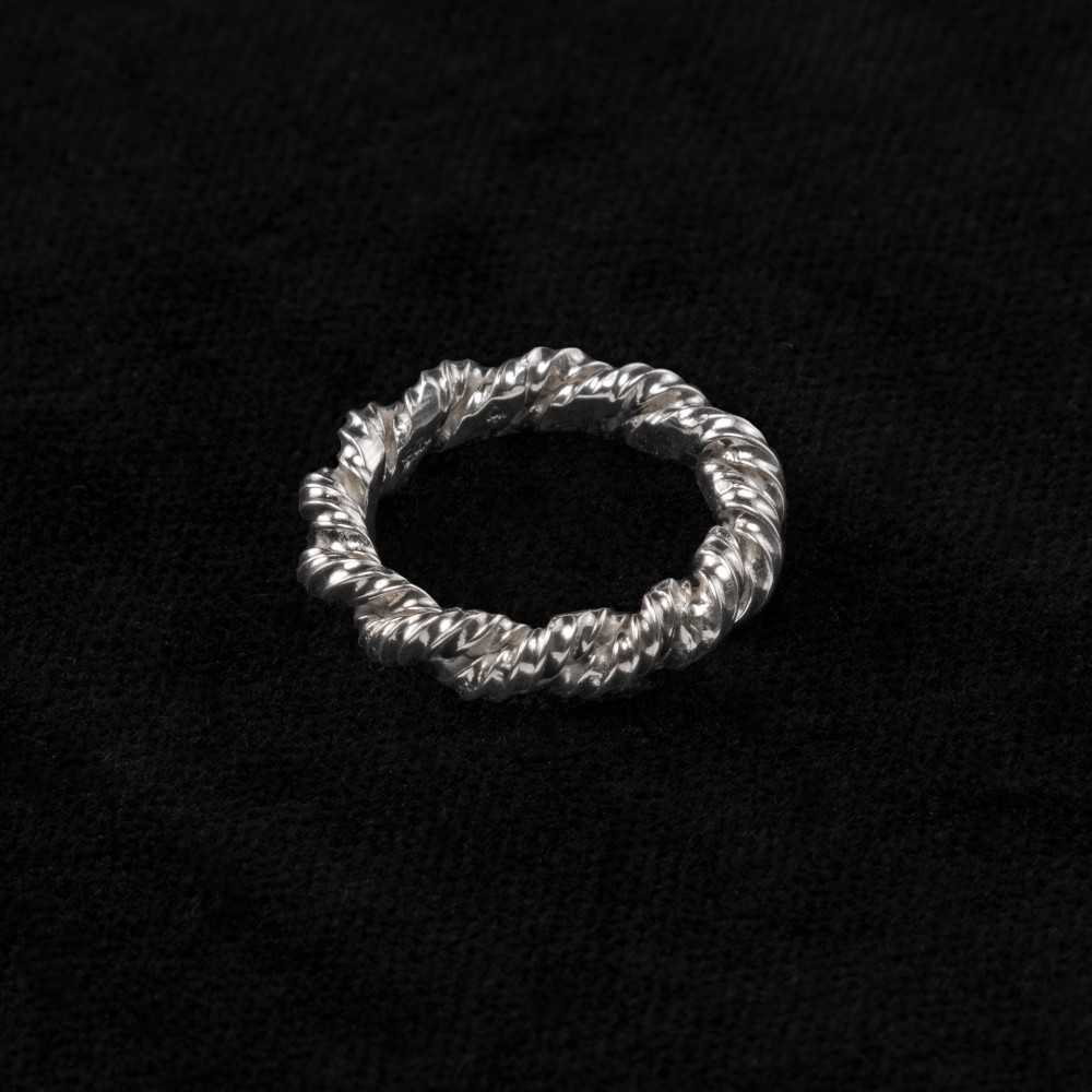 Bague torsadée de créateur en argent 925, fabrication artisanale suisse, bijou fait main