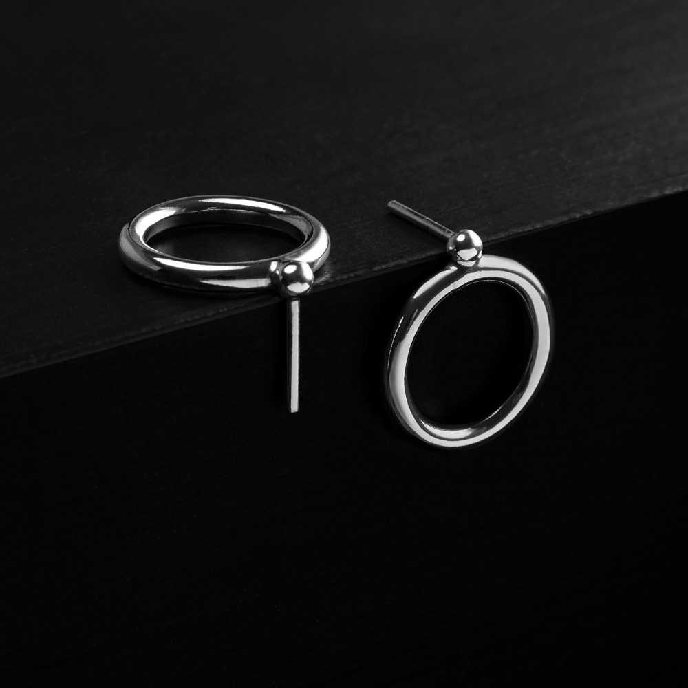 Boucles d'oreilles minimalistes femme en argent 925, bijou de créateur suisse, fait main à Yverdon