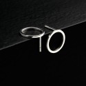 Boucles d'oreilles minimalistes pour femme en argent 925, collection Circle, faites main en Suisse romande àYverdon