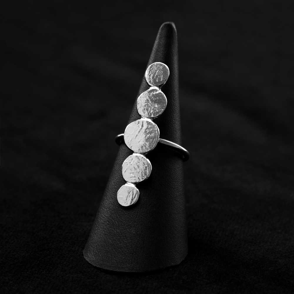 Bague organique longue en argent 925 faite main en Suisse romande à Yverdon