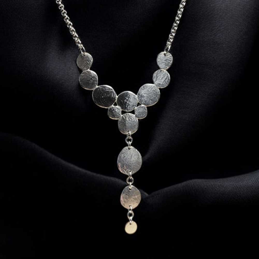 Collier plastron en argent 925, motif organique, fait main, collection Aphaïa, pièce unique, créateur suisse