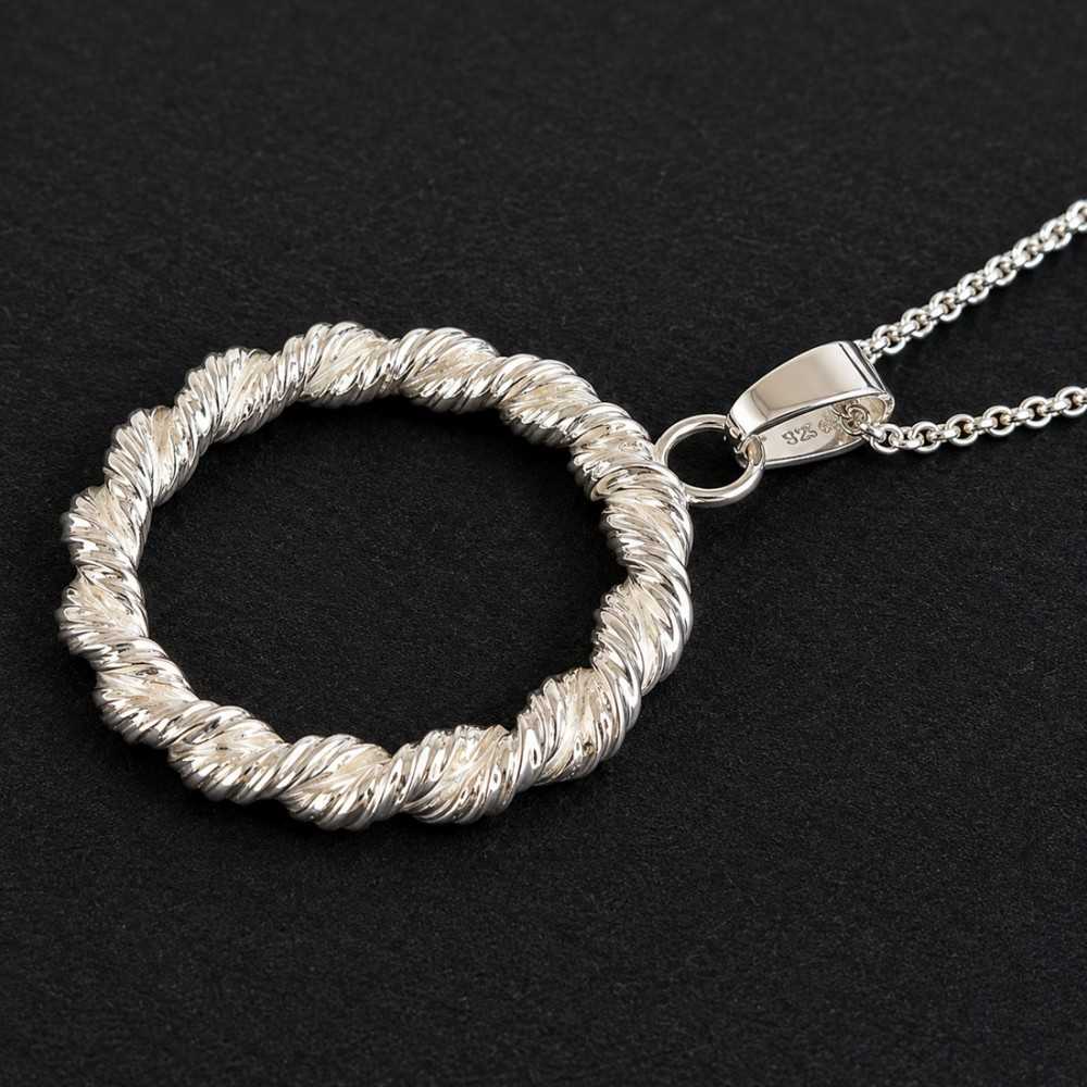 Collier pendentif cercle torsadé en argent 925 fait main en Suisse, bijoux pour femme
