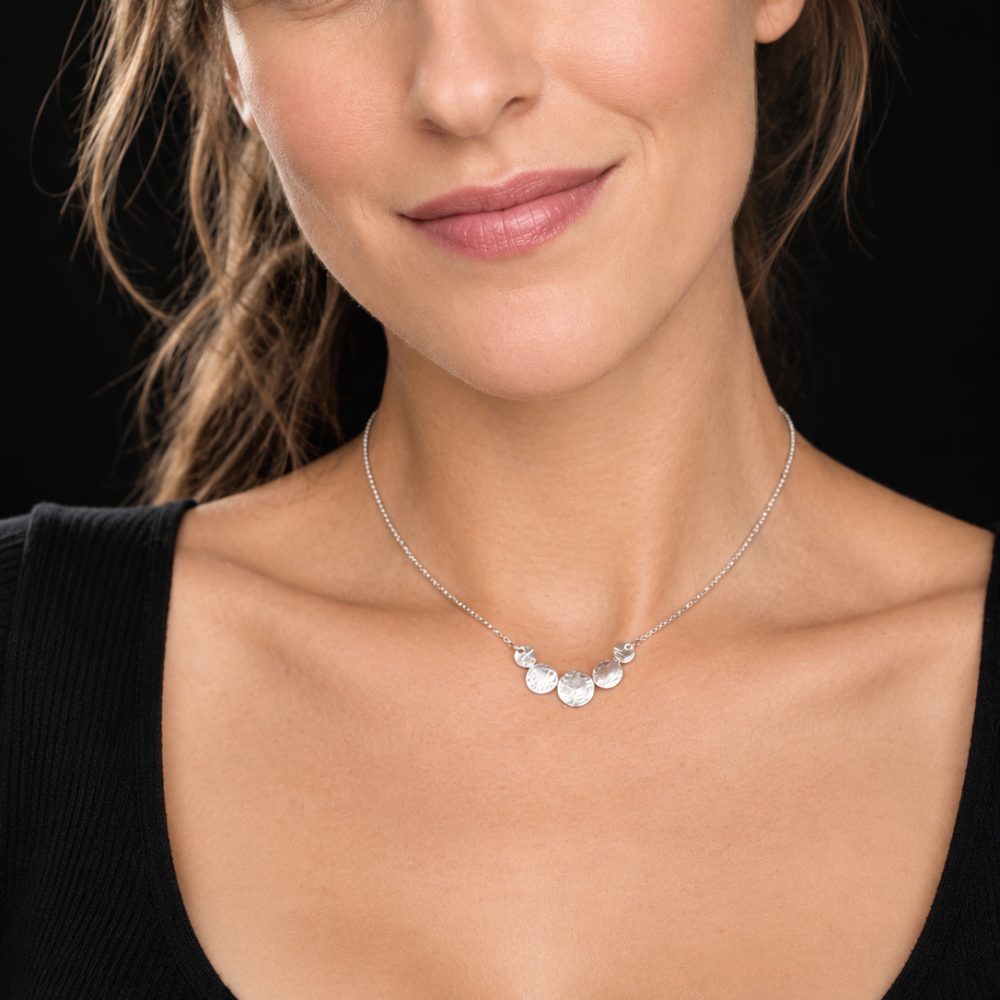 collier fin à la forme organique en argent 925 fait main pour les femmes suisse