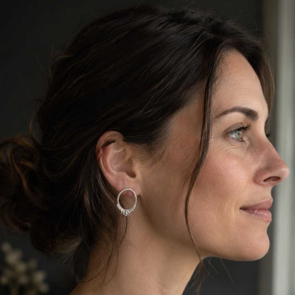 Puces d'oreilles élégante et féminine en argent 925, faits main en Suisse