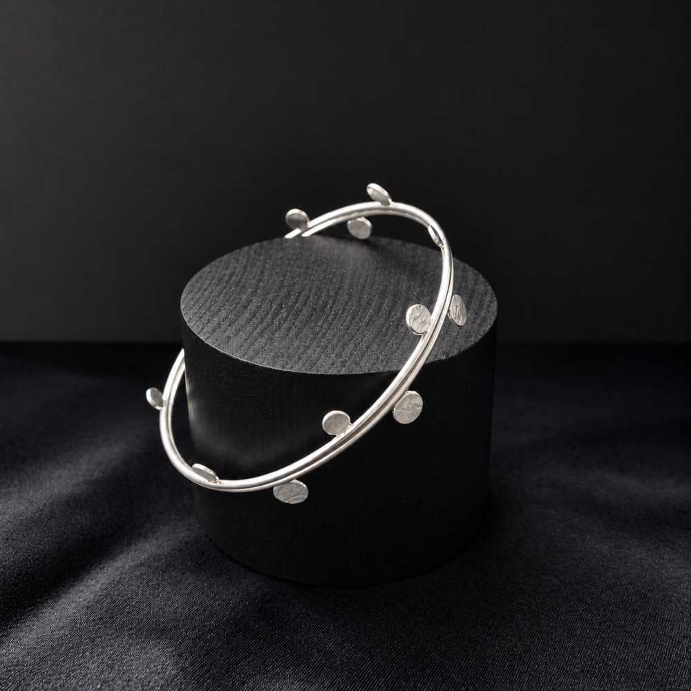 Bracelet rigide en argent 925 fait main en Suisse à Yverdon, collection Aphaïa