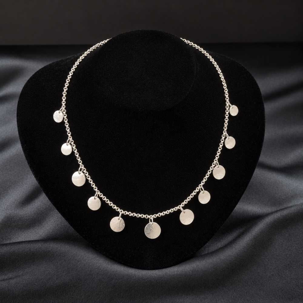 Collier pampilles organique en argent 925 de la collection Aphaïa créée par Alissia Müller Bijoux à Yverdon en Suisse romande.