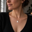 Collier avec pendentif organique en argent 925. Chaîne de 45 cm de long. Bijou fait main pour femme Suisse.