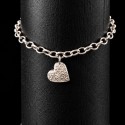 Bracelet et son charm en forme de coeur en argent 925. Bracelet artisanal suisse à offrir.