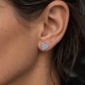 Clous d'oreilles en forme de coeur en argent 925 fait main à Yverdon. Bijou artisanal suisse en forme de coeur à offrir.