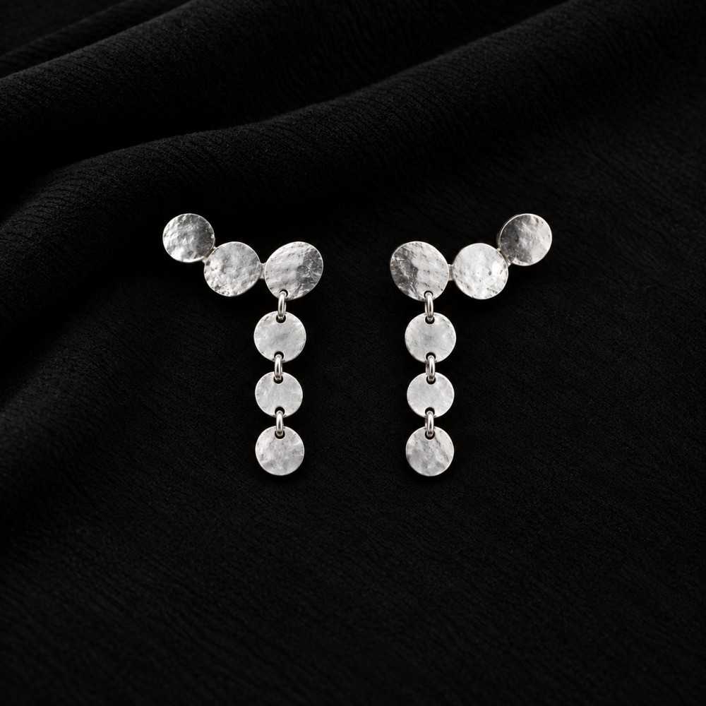 Chemin d'oreilles organique en argent 925 pour femme. Bijou original fait main en Suisse romande.