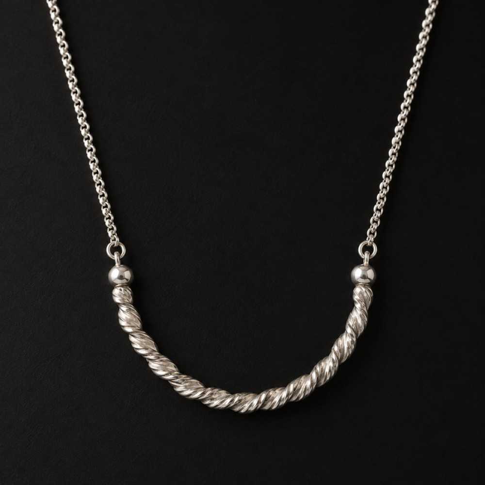 Collier torsadé pour femme en argent 925 fait main à Yverdon en Suisse romande.